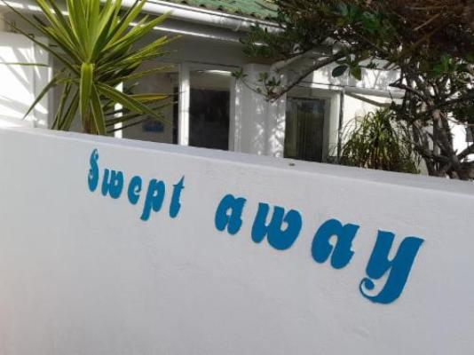 Swept Away Guesthouse - Facade or entrance