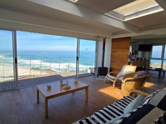 Swept Away Guesthouse - Lounge or bar