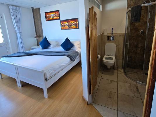 Room image 8