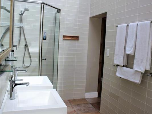 Room image 3