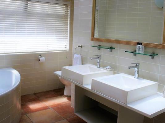 Room image 4