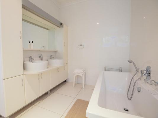 Room image 2