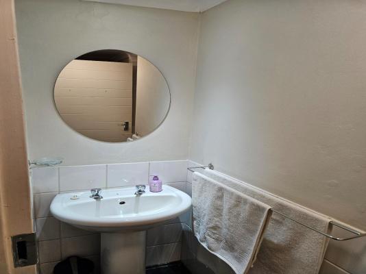 Room image 4