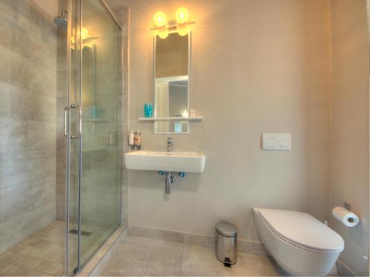Room image 4