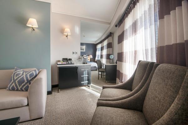 The Commodore Hotel - 277313