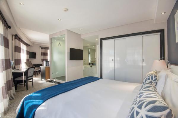 The Commodore Hotel - 277314