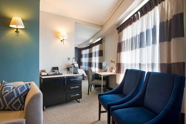 The Commodore Hotel - 277318