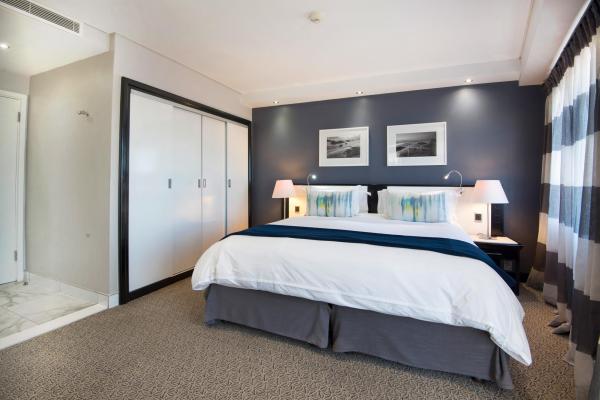The Commodore Hotel - 277320