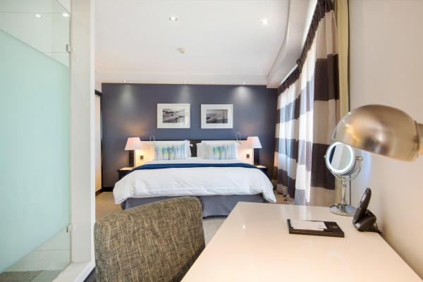 The Commodore Hotel - 277321