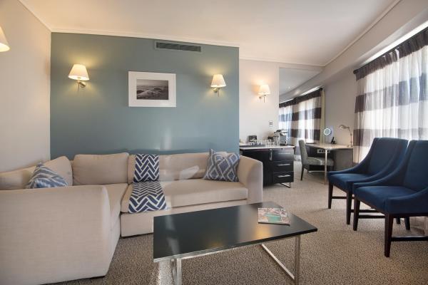 The Commodore Hotel - 277322