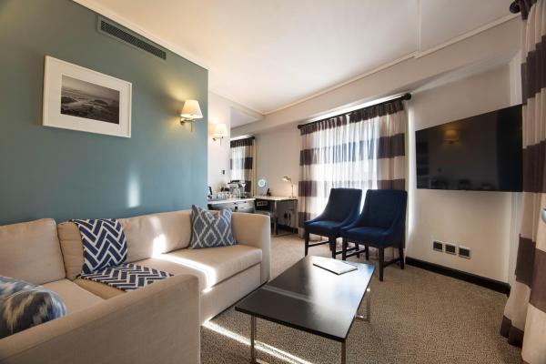 The Commodore Hotel - 277323