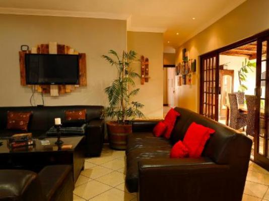 Skilpadvlei Accommodation - Living Room
