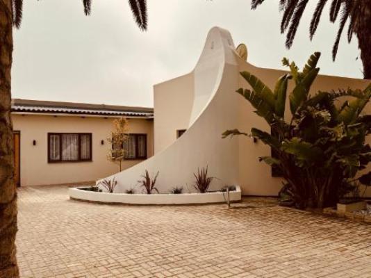 Sleeping Flamingo Self-Catering Accommodation - Facade or entrance