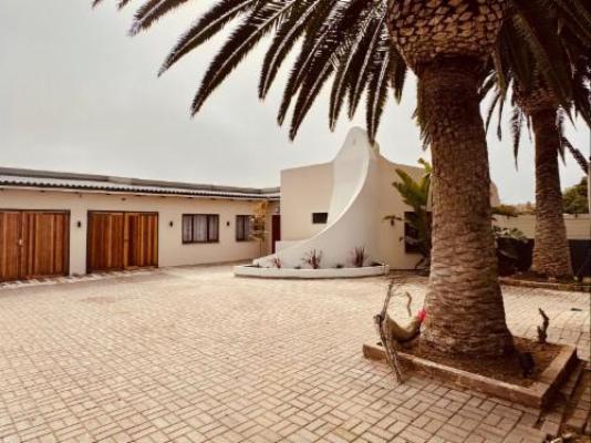 Sleeping Flamingo Self-Catering Accommodation - Property / Building