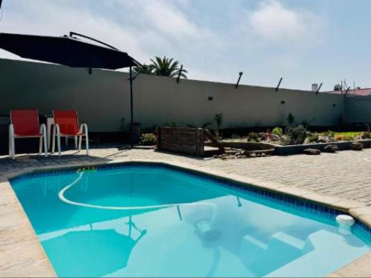 Sleeping Flamingo Self-Catering Accommodation - Swimming pool