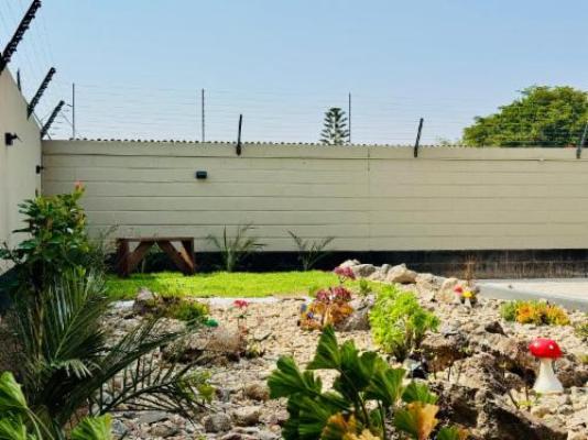 Sleeping Flamingo Self-Catering Accommodation - Garden