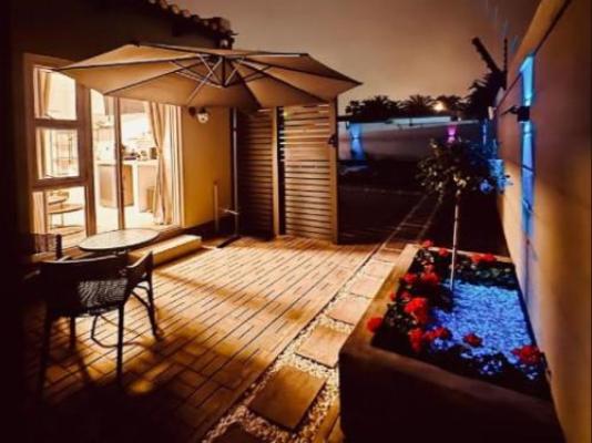 Sleeping Flamingo Self-Catering Accommodation - Property / Building