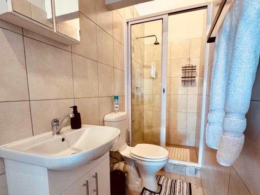 Room image 4