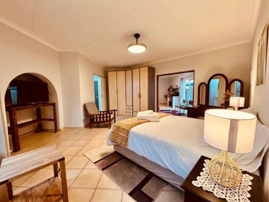 Sleeping Flamingo Self-Catering Accommodation - 277704