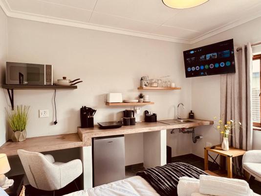 Sleeping Flamingo Self-Catering Accommodation - 277716