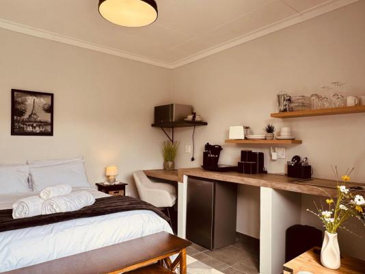 Sleeping Flamingo Self-Catering Accommodation - 277717