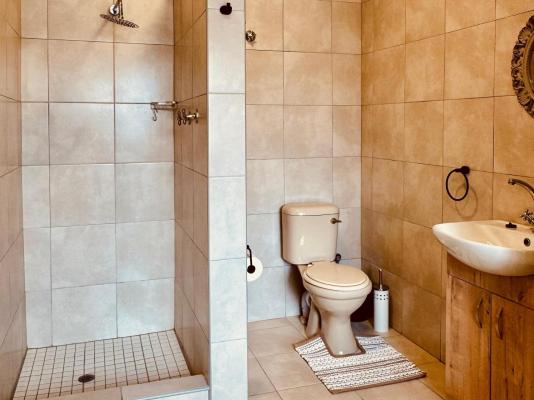 Sleeping Flamingo Self-Catering Accommodation - 277726