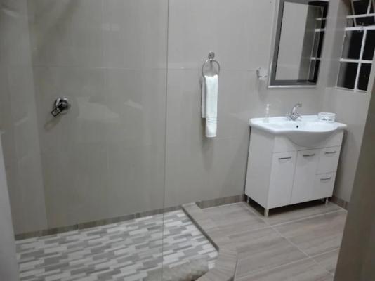 Room image 4