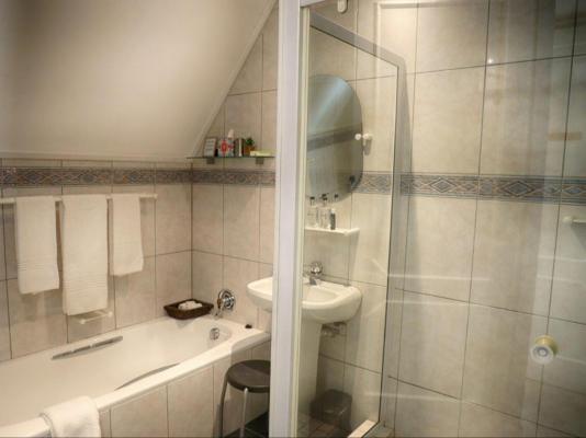 Room image 3