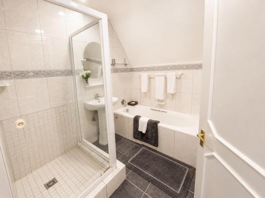 Room image 16