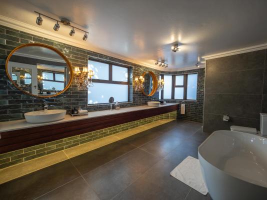 Room image 4