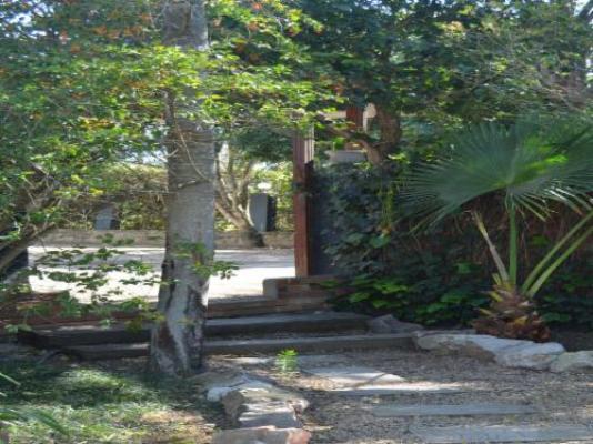Beyond Cui Bono - Facade or entrance