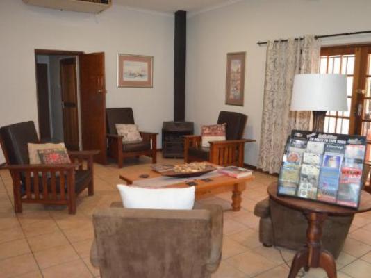 Beyond Cui Bono - Lounge or bar