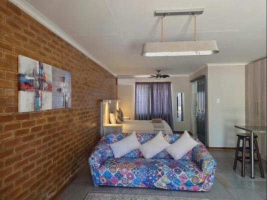 Thabazimbi Self-Catering Accommodation - Photo of the whole room