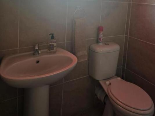 Thabazimbi Self-Catering Accommodation - Toilet