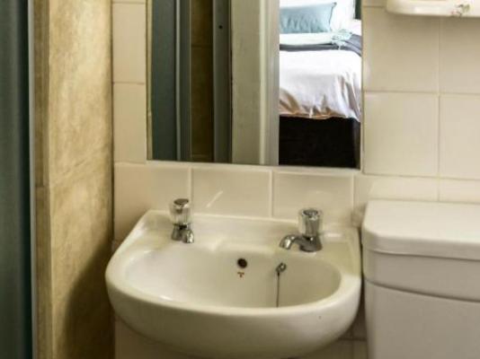 Room image 8