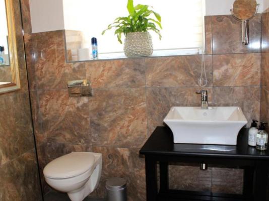 Room image 10