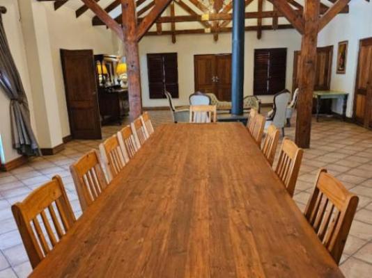 Arum Lily Eloff - Dining area