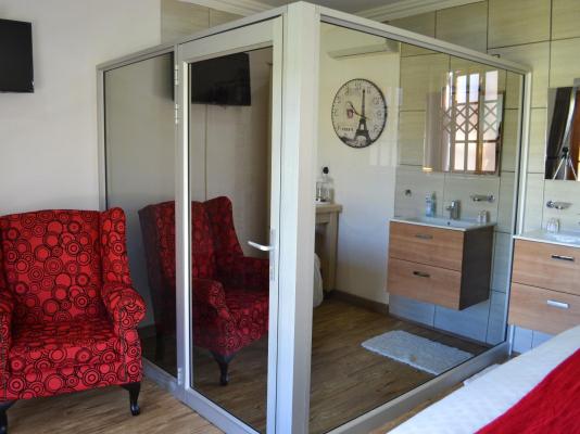 Room image 2