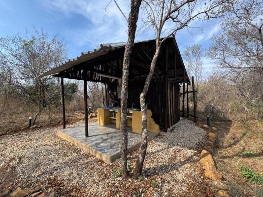 Lords and Ladies Bush Lodge - 279229