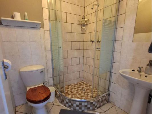 Room image 5