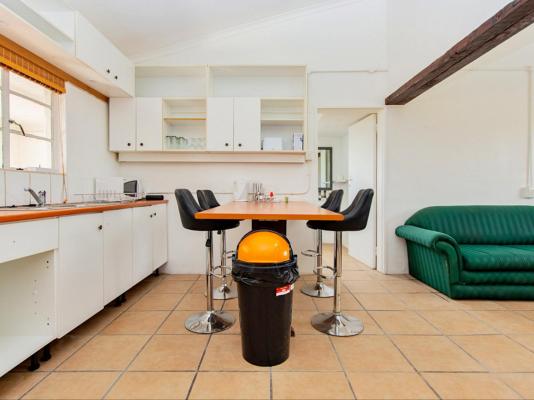Room image 4