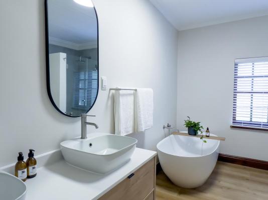 Room image 3