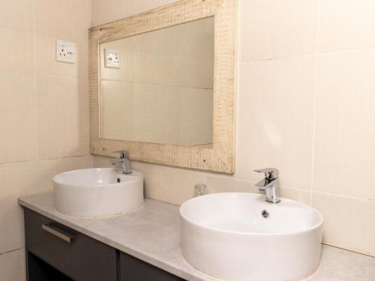 Room image 1