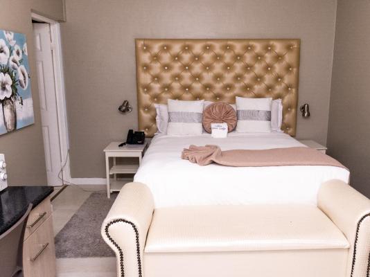 Lillies Guest House - 280252