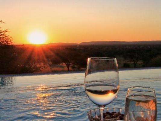 Otjimbondona Kalahari - Pool view