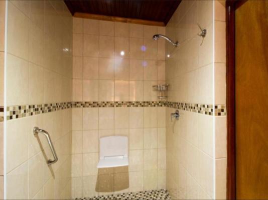 Room image 4