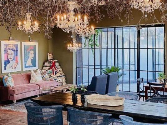 The Hanover Luxury Hotel - Dining area