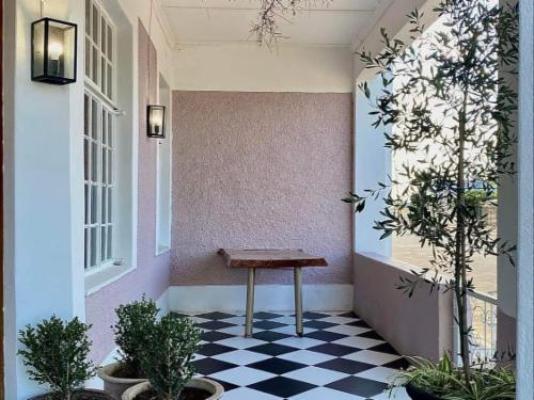 The Hanover Luxury Hotel - Patio
