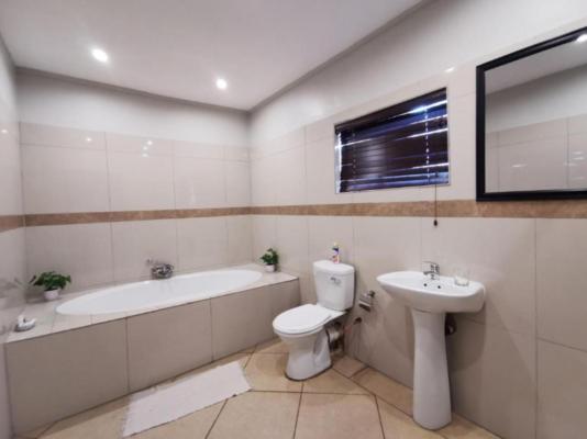 Room image 3