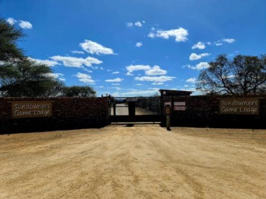 Sundowners Game Lodge - Facade or entrance